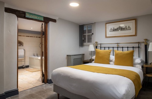 Coleshill House | Springfield House - Birmingham Airport & NEC