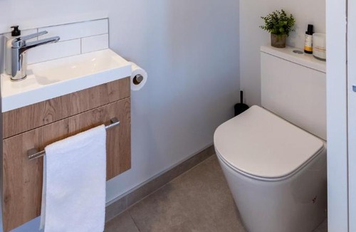 Saint Albans Apartment | Springfield Stay Near Hagley Park and Merivale