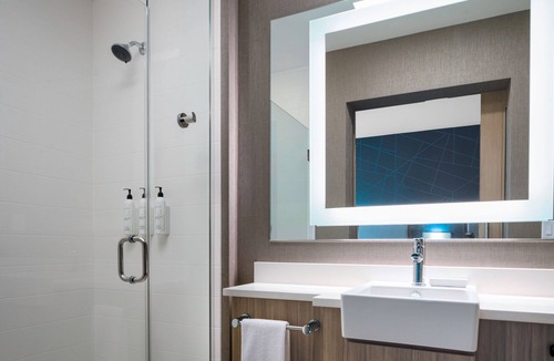 Charlotte Hotel | SpringHill Suites Charlotte Airport Lake Pointe