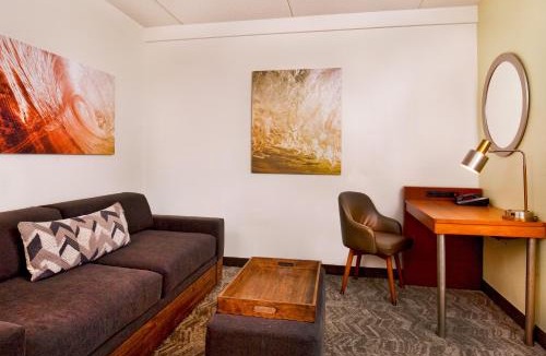 Greenbrier East Hotel | SpringHill Suites Chesapeake Greenbrier