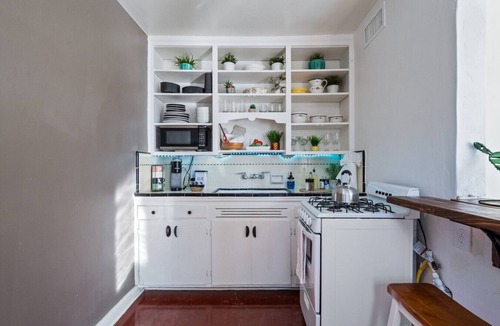 Blenman-Elm House | Springtime Oasis! Sun-Kissed 1BR Near UofA