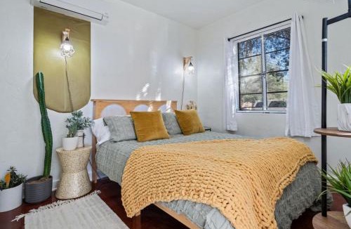 Blenman-Elm House | Springtime Oasis Sun Kised 1BR Near UofA
