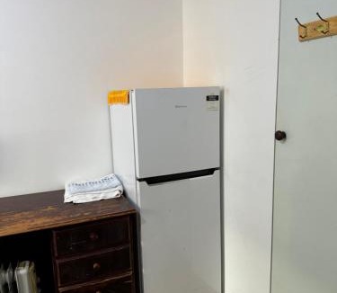 Springvale South House | Springvale couple room with shared bathroom