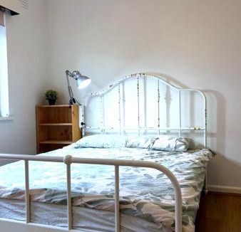 Springvale House | Springvale Hub - Beautiful & spacious queen bed room