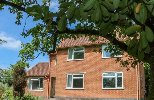 Lutterworth Cottage | SPRINGWELL COTTAGE, pet friendly, with a garden in Lutterworth