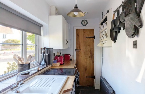 West Wittering Cottage | Springwell , West Wittering - a cottage that sleeps 4 guests in 2 bedrooms