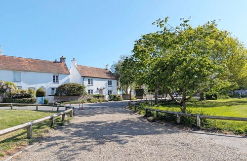 West Wittering Cottage | Springwell , West Wittering - a cottage that sleeps 4 guests in 2 bedrooms