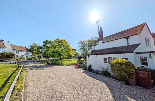 West Wittering Cottage | Springwell , West Wittering - a cottage that sleeps 4 guests in 2 bedrooms