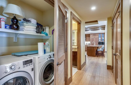 Stowe Area Condo | Spruce Adventure: slopeside 3 br, fireplace, a/c, garage, resort access!