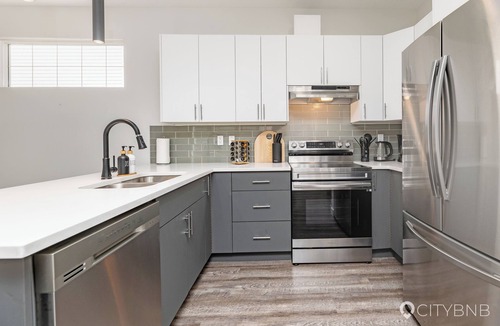 North Central Edmonton House | Spruce Ave - Parking - Sleeps 4