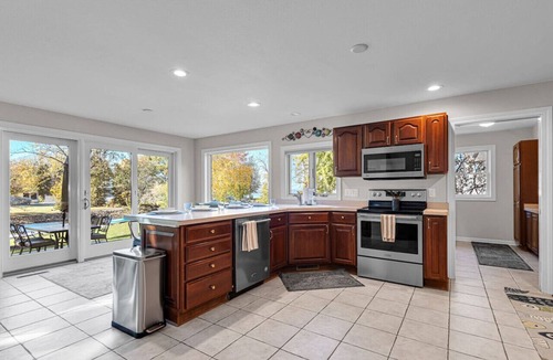 Winneconne House | Spruce Channelview Oasis - Waterfront-8beds-Games