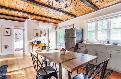 Eliot Cabin | Spruce Cove Cabin: midcentury escape by Portsmouth