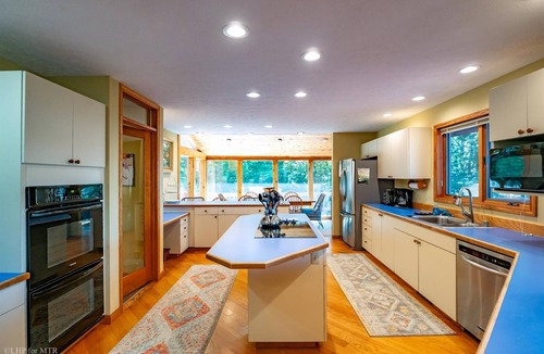 Old Timberline House | Spruce Lodge - 1465 Mountainside Rd Spruce Lodge - Easy Access to Dolly Sods, Lake Access, Pet Friendly, Hot Tub