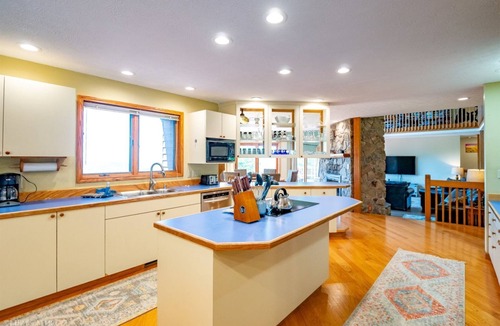 Old Timberline House | Spruce Lodge - 1465 Mountainside Rd Spruce Lodge - Easy Access to Dolly Sods, Lake Access, Pet Friendly, Hot Tub