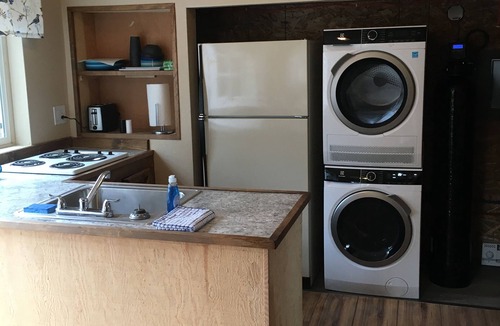 Cohoe Cabin | SPRUCE-Private sleeping cabin with shared kitchen/bathhouse