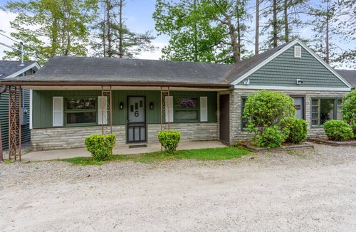 Holderness House | Squam Waterfront 2 bed 1 bath rental (Suite 6)