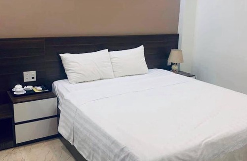Ha Long Hotel | Square Hostel