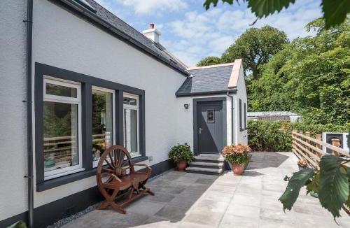 Stranraer House | Squirrel Cottage