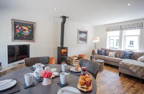 Stranraer House | Squirrel Cottage
