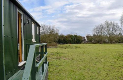 Five Oak Green Cabin | Squirrels-oaks