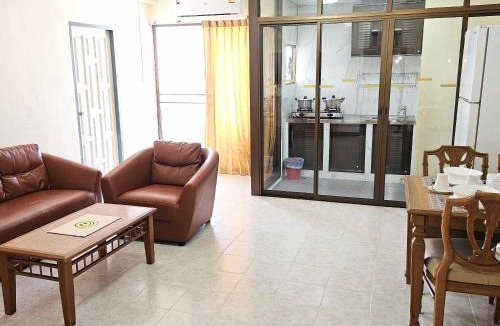 Hua Mak Apartment | Sri Close