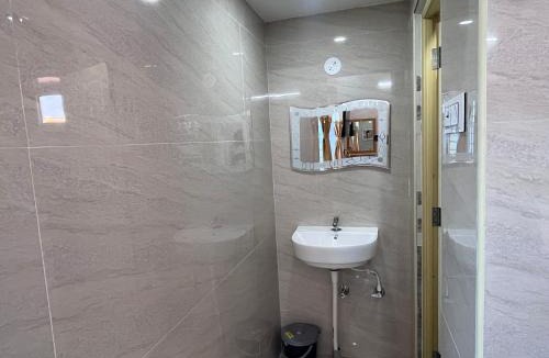 Kanipakam Hotel | SRI HARI RESIDENCy