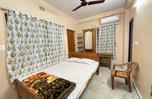 Krishnanagar House | Sri Mayapur Chandrodaya Guest House