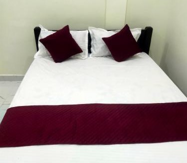 Periyakulam Hotel | SRI NAVANEETHA KRISHNA MAHAL & RESIDENCY Ac