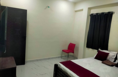 Andipatti Hotel | SRI NAVANEETHA KRISHNA MAHAL & RESIDENCY