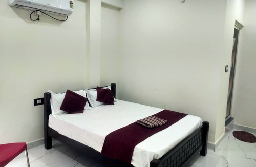 Andipatti Hotel | SRI NAVANEETHA KRISHNA MAHAL & RESIDENCY