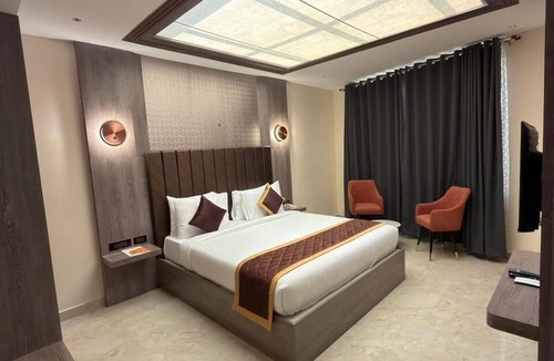 Hampankatta Hotel | Srinivas Saffron Hotel