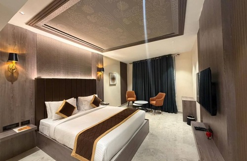 Hampankatta Hotel | Srinivas Saffron Hotel