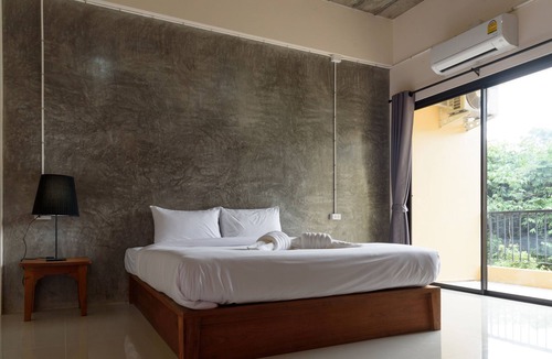 Nuea Khlong Hotel | Srisuksant Urban