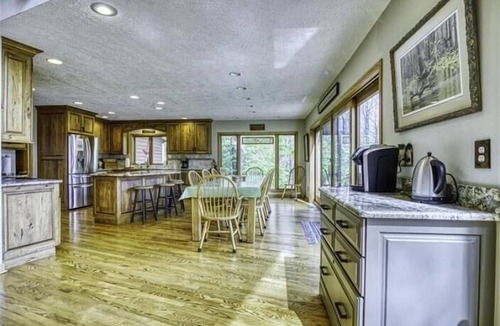 Davis House | SRL5- Lakefront Family Retreat! Old Timberline! A/C! Firepit!