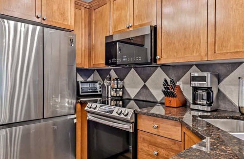 Canmore House | SSR Heracles|Private Entry|Panorama View|Pool|2BR (BL# RES-10590)