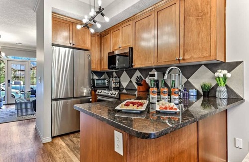 Canmore House | SSR Heracles|Private Entry|Panorama View|Pool|2BR (BL# RES-10590)