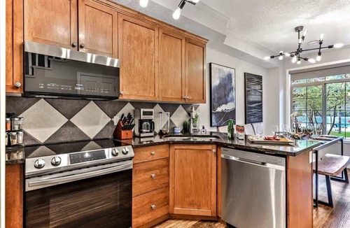 Canmore House | SSR Heracles|Private Entry|Panorama View|Pool|2BR (BL# RES-10590)