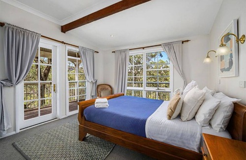 St. Albans House | St Albans Homestead - a cozy farmhouse in the heart of St Albans Village