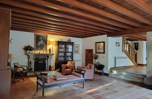 Paredes de Viadores House | St. Anthony's House. Enjoy tradition, comfort and peace in a large space.