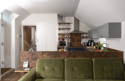 Mousehole Cottage | St Clements Cottage - Free WiFi - Outdoor kitchen and shower - Wood Burner