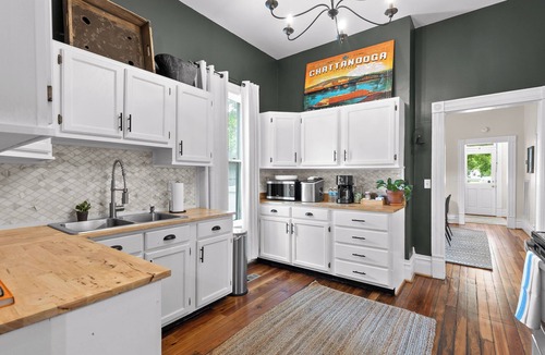 St. Elmo Improvement League House | St. Elmo Twin Oaks | 2 Miles to Tourist Fun!