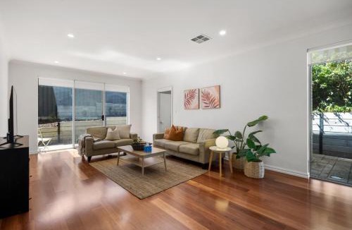 St Georges House | St Georges Gem - Spacious and Well-located Family Stay