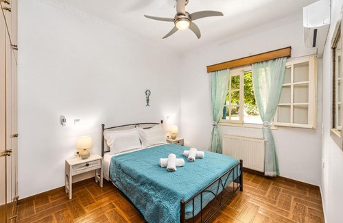 Tsilivi Apartment | St Harry's Windmill - Seafront Apartments