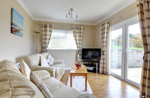 Wiseman's Bridge Apartment | St Helens Apartment 2 is in a great central location for many of Pembrokeshire's major attractions,