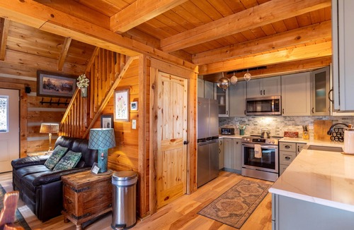 Sugar Grove Cabin | St Johns Ridge - Heart of Valle Crucis - Hot Tub- Firepit - River and Mountain Views