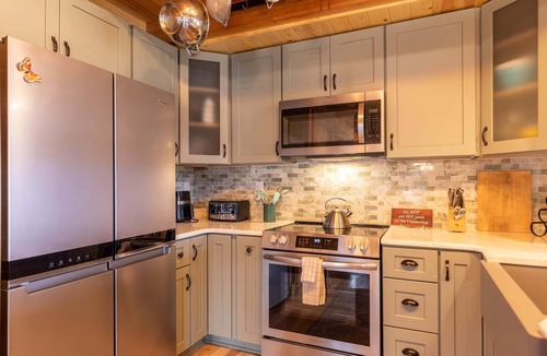 Sugar Grove Cabin | St Johns Ridge - Heart of Valle Crucis - Hot Tub- Firepit - River and Mountain Views