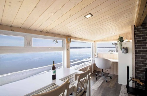 Grondines Cottage | St. Lawrence River, BBQ, Hot Tub & Fire Pit