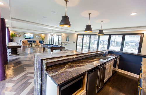 DeBaliviere Place Apartment | St Louis Luxurious 2BD 2BA Forest Park Apartment