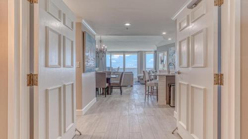 Destin House | St Maarten 1207 a Completely Remodeled Beach Front Condo at Silver Shells 12th Floor Sleeps 8