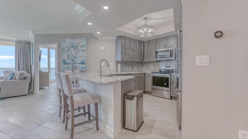 Destin House | St Maarten 1207 a Completely Remodeled Beach Front Condo at Silver Shells 12th Floor Sleeps 8